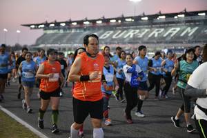 BIB: 52013, 81268
                            <button type="button" onclick="openModal(10462512)" class="btn btn-primary btn-sm float-right btn-popup" data-toggle="modal" data-target=".modal-high-quality">
                        <i class="fas fa-shopping-cart"></i> Add to Cart
                    </button>
                                            <button type="button" onclick="isThisMe(10462512, true)" class="btn btn-success btn-sm float-right btn-popup btn-isme hidden" data-toggle="tooltip" data-placement="bottom" title="นี่คือรูปของคุณใช่ไหม คลิกที่นี่เพื่อเอาเข้าอัลบั้ม">
                        <i class="fas fa-plus"></i> Add to album
                    </button>
                    <button type="button" onclick="isThisMe(10462512, false)" class="btn btn-warning btn-sm float-right btn-popup btn-isnotme hidden">
                        <i class="fas fa-ban"></i> Remove from album
                    </button>